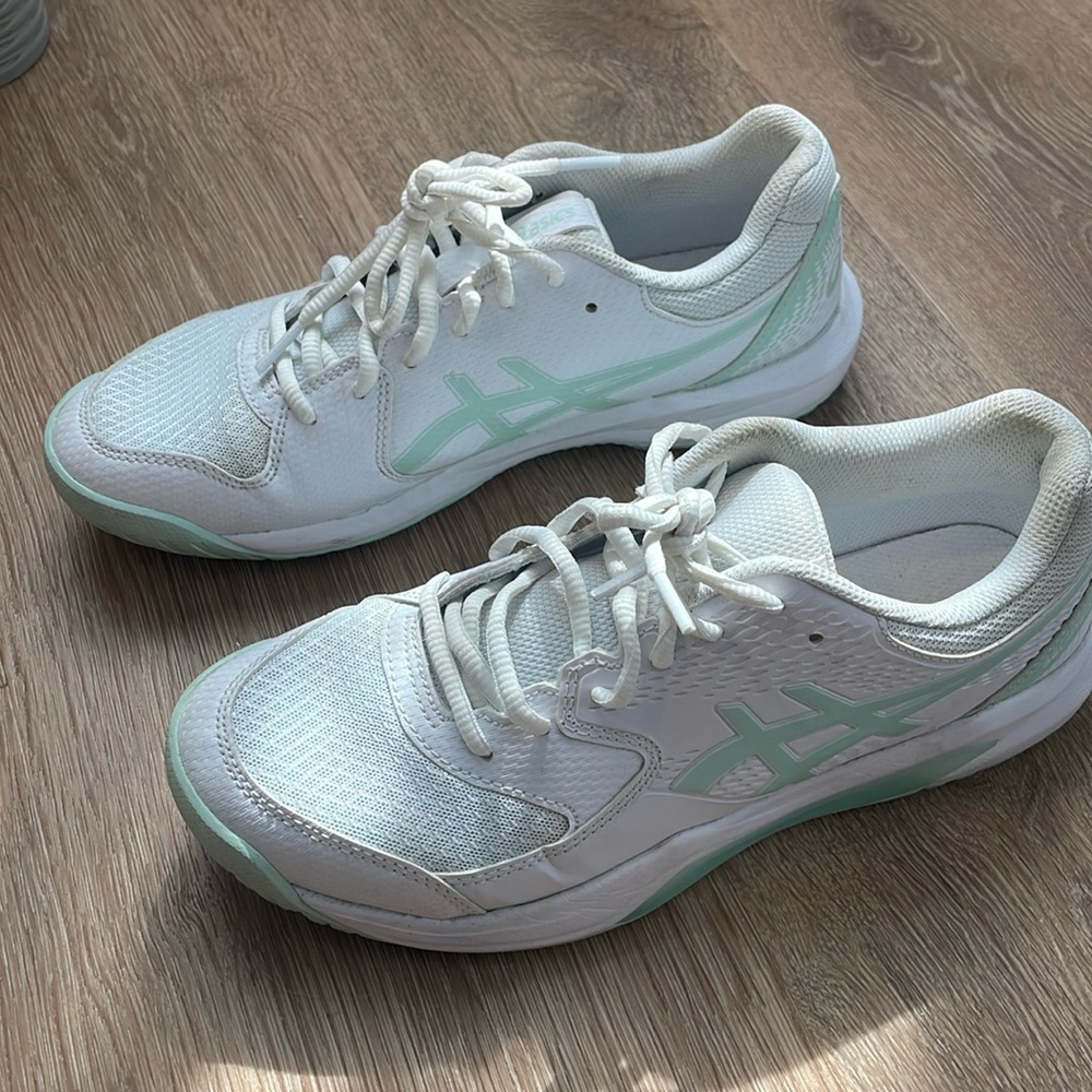 Asics womens tennis sneakers size 8.5